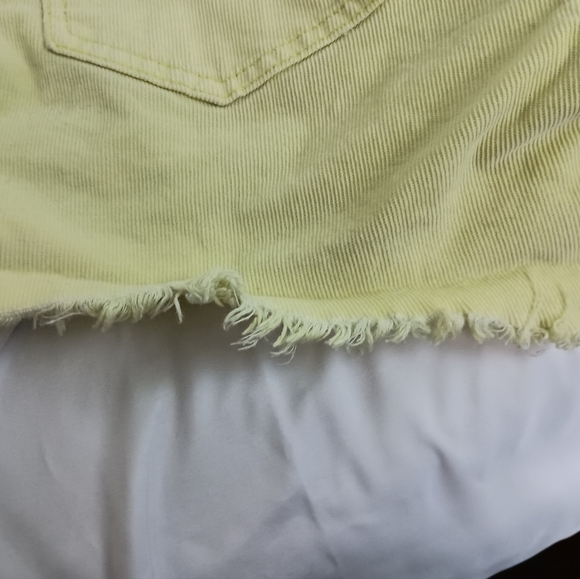 FREE PEOPLE Butterly Spring Color Yellow Denim Women's Shorts (#1,351) - Picture 5 of 5